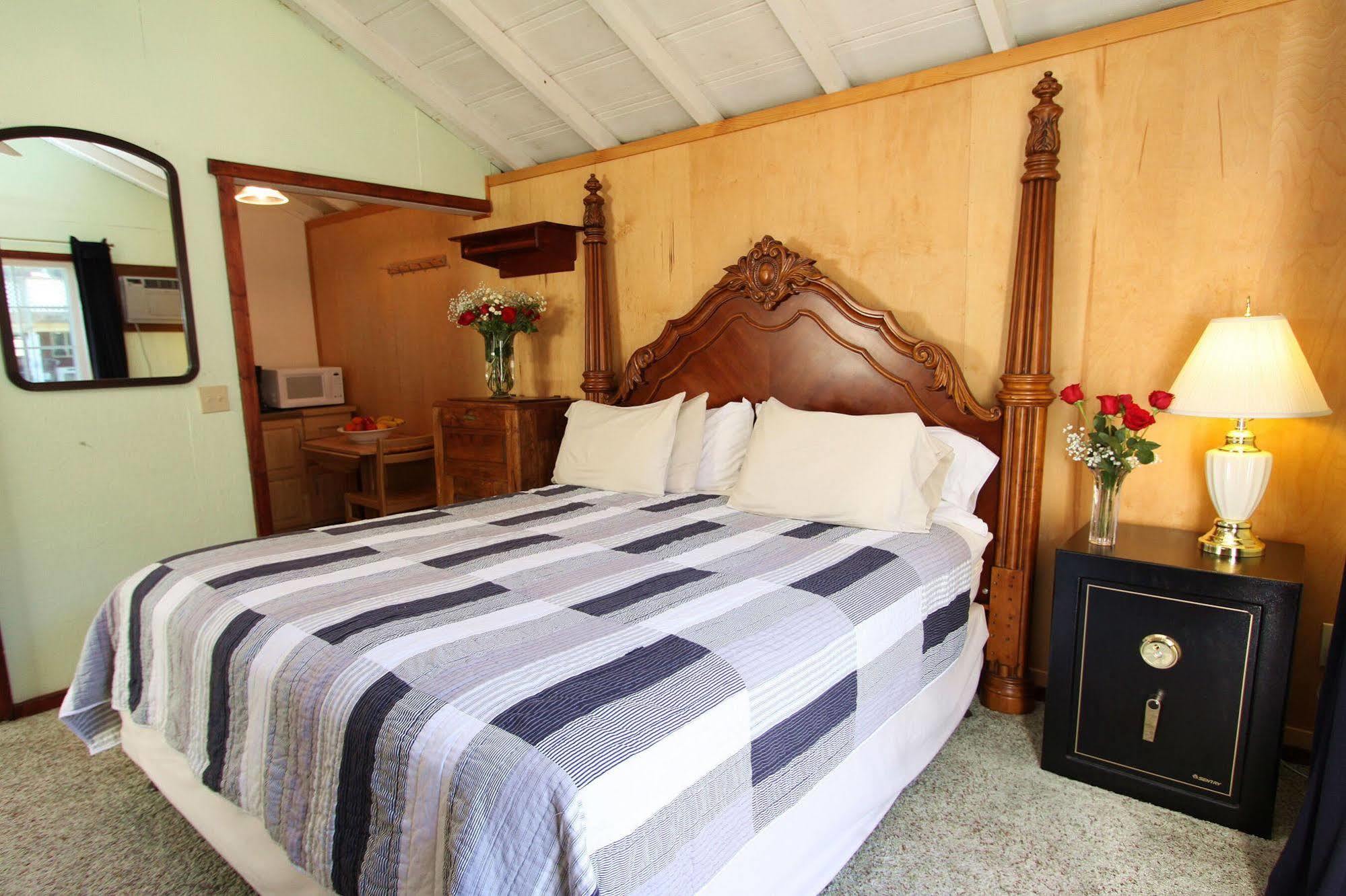 The Woods Hotel - Gay Lgbtq Cabins 게른빌 외부 사진